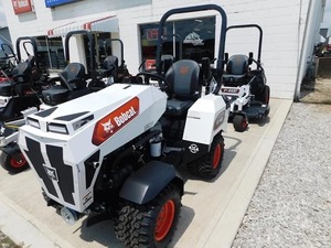 Tractor Agrícola BBOBCATT AT450 2025 de 65HP con Bomba y Caja de Cambios - Product Image 3