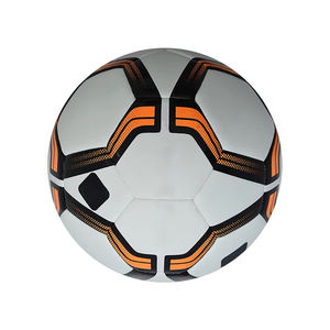 Ballons de football personnalisés à prix d'usine, en caoutchouc, pour l'entraînement et les matchs officiels - Légers et écologiques - Product Image 3