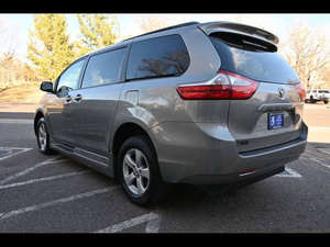 Usado 2015 T * oyota Sienna LE Mobility - Product Image 3