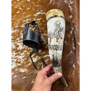Unique Buffalo Viking Horn Tasse traditionnelle en corne de buffle Viking pour les amateurs de jeux de rôle fantastiques et de jeux avec support en cuir - Product Image 1