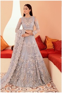Belle nouvelle blouse de mariée en soie lourde Lehenga & Dupatta avec des perles Dabka élégantes et un ensemble de mariage brodé Resham 2024 - Product Image 2