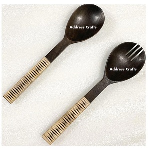 Juego de servidor de ensalada de madera de la mejor calidad con mango de resina Utensilios de cocina Herramientas de ensalada hechas de madera al mejor precio al por mayor - Product Image 2