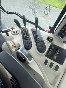 รถแทรกเตอร์มือสองสีแดง ขับเคลื่อน 4 ล้อ ยี่ห้อ Massey Ferguson รุ่น 6612 รถแทรกเตอร์สำหรับงานเกษตร พร้อมห้องโดยสารปิด - Product Image 3