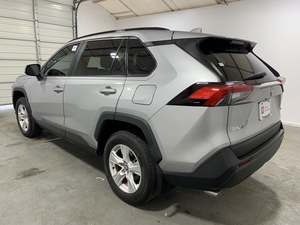 (W&T) PROMOCIÓN Venta de Autos Usados TOYOTA RAV4 XLE FWD SUV 2021 USADO - Product Image 2