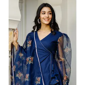 Conjunto de Traje de Verano de Rayón Azul Brillante con Decoración de Botones - Product Image 2