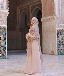 Abaya turque modeste à forte demande avec boutons et poches latérales Hijab en tissu Nida robe musulmane en mousseline de soie assortie - Product Image 5