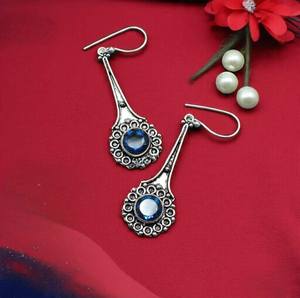 Boucles d'oreilles clous mignonnes en argent sterling plaqué or avec topaze bleue de Londres, bijoux pierre de naissance de décembre, cadeau élégant fait main pour femme - Product Image 2