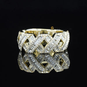 Bague Hip Hop personnalisée entièrement cloutée de diamants ronds en moissanite taille brillant et baguette en argent sterling 925 - Product Image 4