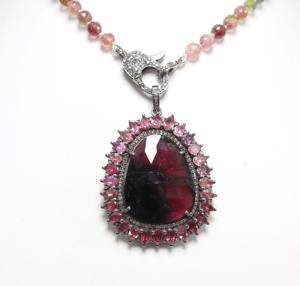 Pendentif en pierre taillée à facettes en tourmaline biologique naturelle Collier rond en tourmaline multiple Perles Collier en diamant pavé de serrure - Product Image 1