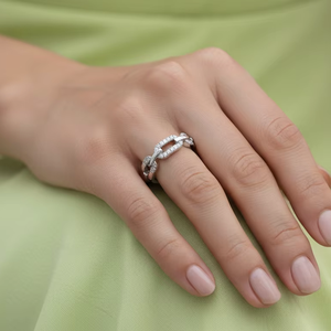 Anillo de Moda Moderno con Cadena y Diamantes en Oro de 14K |   Diamante de Corte Brillante Redondo de 0.13 Quilates - Product Image 5