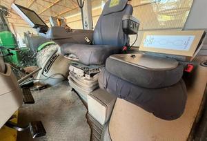 Tractor de Ruedas John Deere 8320R de 2018, 120HP, Tractor Oruga con 4WD Automático, Larga Vida Útil para Operaciones de Cultivos en Hileras - Product Image 6