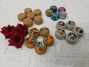 กล่องผ้าคุมคุมคุมคุมคุมคุมคุมคุมุมหลากสีสำหรับงานแต่งชากันโรลี่ซินเดอร์ดานินิสำหรับ haldi & เพื่อนเจ้าสาวของขวัญเครื่องประดับผู้หญิง - Product Image 2