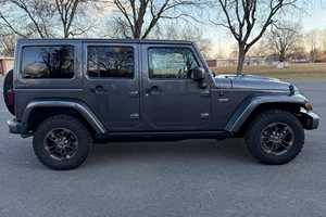 รถจี๊ปแรงเลอร์ อันลิมิเต็ด ซาฮาร่า ปี 2016 มือสอง สภาพดี รุ่นฉลองครบรอบ 75 ปี เกียร์ธรรมดา 6 สปีด เครื่องยนต์ V6  ปรับแต่งน้อยมาก - Product Image 3