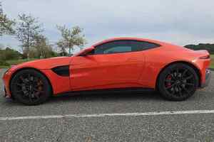 Sedán 2024 de 7 Velocidades Manual/Automático, Usado, Gasolina/Eléctrico, Neumáticos R20, Asientos de Cuero, Volante a la Izquierda, Trasero - Product Image 4