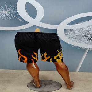 Short de compression de football personnalisé avec design sublimé, tissu extensible et coupe athlétique, idéal pour l'entraînement et les sports d'équipe - Product Image 2