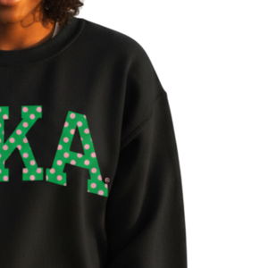 Sudadera AKA Skee Wee con Cuello Redondo, Sudadera de Felpa Premium, Ropa Personalizada para Hermandades Griegas, Sudadera con Gráficos en Rosa Claro y Verde - Product Image 2