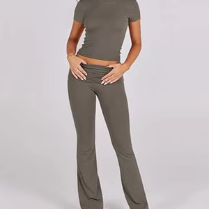 Ropa de verano para mujer, ropa de salón amigable para chicas altas, conjunto de mujer de manga corta personalizada con pantalones acampanados, conjunto de salón de 2 piezas para mujer - Product Image 1