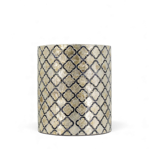 Elegantes Taburetes de Nácar con Incrustaciones de Concha Hechas a Mano para Apartamentos y Espacios Residenciales Refinados - Product Image 2