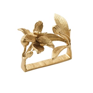 Servilletero de metal de lujo con elegante diseño duradero chapado en oro perfecto para decoración de vajilla y eventos. - Product Image 5