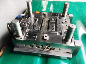 Molde de inyección de goma vietnamita con inserto de plástico Herramientas de sobremoldeo de corredor frío para molde de inyección de PVC/ABS - Product Image 4