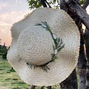 Chapeau de paille d'été pour femme, nouveau style pour les voyages en plein air, grand pare-soleil, protection solaire, chapeau à bord fleuri pour les vacances - Product Image 3