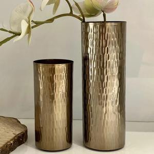 Florero de Metal dorado martillado | Jarrón decorativo de cilindro alto | Exportador mayorista de decoración moderna para el hogar, la boda y la Oficina - Product Image 2