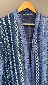 Veste matelassée unisexe Indigo Kantha Manteau de bain long motif floral Robe de chambre en jean pour femme Kimono avec poche - Product Image 2