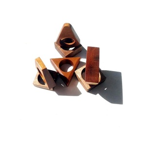 Anneaux de serviette en bois décoratifs, conçus pour des tables élégantes, des dîners, des mariages, des fêtes, des hôtels, des restaurants et des maisons - Product Image 1
