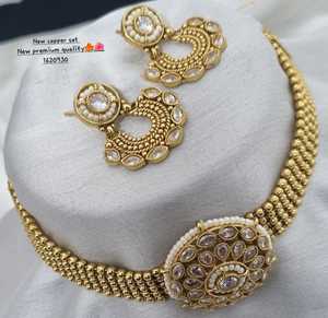 ENSEMBLE DE BIJOUX INDIENS TRADITIONNELS ET À LA MODE EN CUIVRE ENSEMBLE DE BIJOUX DE MARIAGE POUR FEMMES BOUCLES D'OREILLES ET COLLIER - Product Image 3