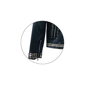 แจ็คเก็ตหนังสไตล์พังก์สำหรับผู้ชาย ยอดนิยมในฤดูหนาว ประดับหมุด ดีไซน์ทันสมัย ทำมือ เป็นมิตรกับสิ่งแวดล้อม กันลม ระบายอากาศได้ดี หนังวัวแท้จากปากีสถาน - Product Image 5