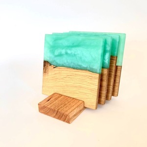 Dessous de verre en résine verte et bois de manguier avec support pour le bureau, le café et la salle à manger pour le mariage en plein air - Product Image 5