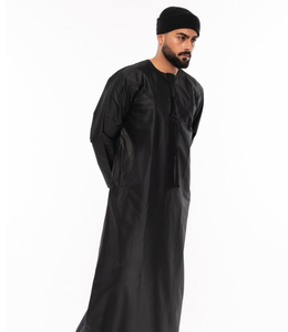 Ropa musulmana de hombre teñida de negro con diseño personalizado thobe hombres musulmanes árabes de Dubái hombres islámicos árabes sin capucha Thobe Jubba - Product Image 2