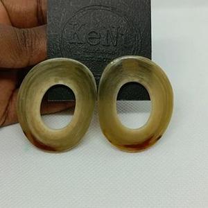 Pendientes colgantes de cuerno de búfalo de estilo animal único clásico hechos a mano por F S International hechos de material natural - Product Image 4