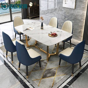 Ensemble table et chaises de jardin de style italien luxueux, mobilier de patio moderne en bois léger et luxueux, résistant à l'eau, pour villa. - Product Image 1