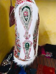 Veste en fourrure Boho pour femme 2022 avec perles entièrement faites à la main Lehnga Long Vintage rempli de coton décoré de boutons - Product Image 2