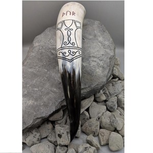Nouvelle corne à boire viking médiévale sculptée à la main en buffle, avec support en fer, corne naturelle pour boire de la bière - Product Image 2