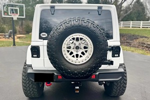 Jeep Wrangler Unlimited Rubicon 2023, Tracción en las Cuatro Ruedas, Turbo, Volante a la Izquierda, Cuero de Lujo, Automático, Coupé, Gasolina/Petróleo Oscuro, Bajo Kilometraje - Product Image 5