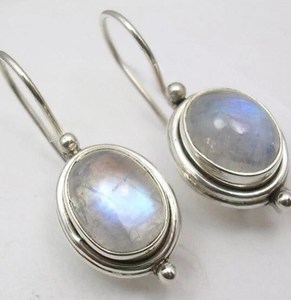 Boucles d'oreilles clous en pierre de lune, argent sterling 925 plaqué or, bijoux faits main mignons, cadeau d'anniversaire et de célébration pour elle, femme - Product Image 4