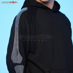 Chándal de dos piezas con diamantes de imitación para hombre con detalle pulido y bolsillos laterales funcionales Chándal de moda con diamantes de imitación para hombre - Product Image 5