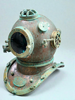 Casque de plongée vintage en laiton finition antique verte, objet décoratif |   Casque de plongée antique pour les profondeurs marines