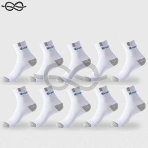 Chaussettes de sport en coton pour hommes Chaussettes souples et respirantes à motif de lettres Baskets à la mode Chaussettes de course d'été à mi-tube à haute élasticité - Product Image 3