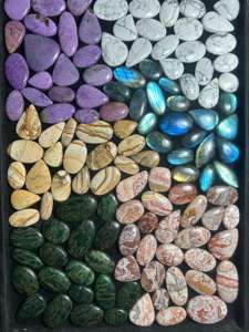 หินอัญมณีเจียระไนแบบธรรมชาติขนาดฟรีไซส์ผสมรูปทรงเรียบเนียนจาก100% - Product Image 2