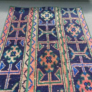 Alfombra Turca Vintage de 2.1x3.2 pies (64x98 cm), Alfombra Persa Azul y Roja - Product Image 4