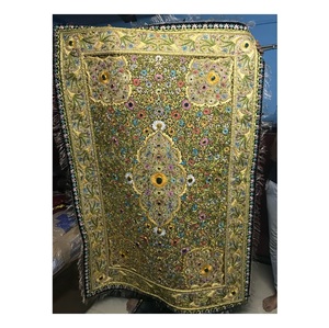 Alfombra de joyas de diseño moderno hecha a mano con detalles de Zari, pieza llamativa de piedras semipreciosas para proyectos de interiores de alta gama - Product Image 1