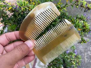 Peine Desenredante Antiestático de Dientes Anchos Hecho a Mano con Cuerno de Búfalo Natural Pulido para el Cuidado del Cabello Grueso, Rizado y Largo - Product Image 6