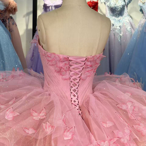 Vestido de Quinceañera/Fiesta de Gala Rosa sin Tirantes con Volantes, Cola Capilla, Cintura Natural y Aplicaciones, Estilo Princesa 6982 - Product Image 6