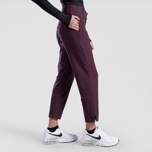 Pantalones de golf color burdeos para mujer GA, corte regular - Product Image 3