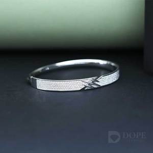 Pulsera rígida de diamantes cultivados en laboratorio para caballeros en oro macizo de 14kt con diseño exclusivo y para cada ocasión - Product Image 3