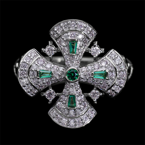 Anillo cruzado de oro blanco de 14K con diamantes naturales y rubíes de corte princesa en estilo vintage con intrincado Diseño de configuración de racimo - Product Image 4