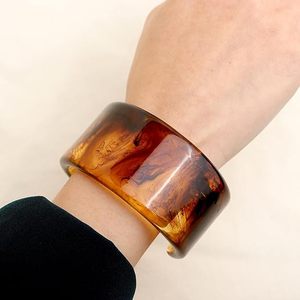 Brazalete de resina hecho a mano de suministro directo de fábrica para mujer ¡Accesorio de moda de la India a la venta! - Product Image 3